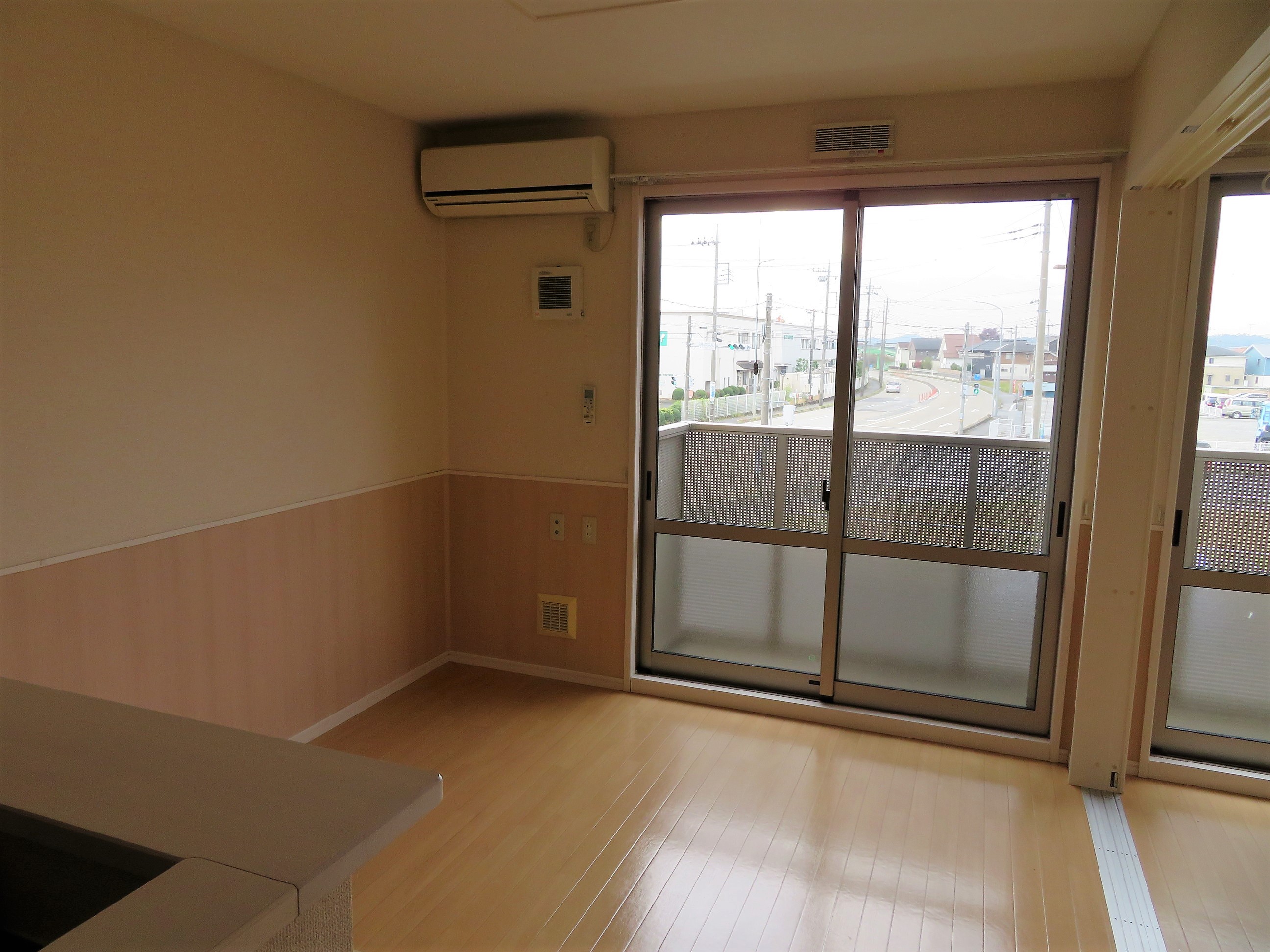 居室・リビング　広さ8帖のリビングです！南向きで日当たり良好です！