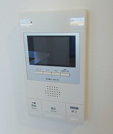 セキュリティ　来客者の確認ができるTVモニターホンが設置されています。