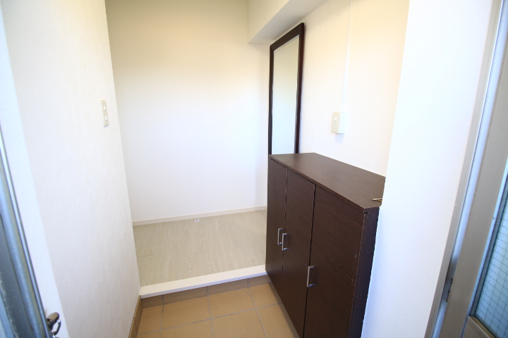 玄関　姿見付き