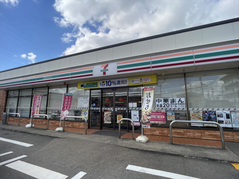 コンビニ　セブンイレブン金沢北安江4丁目店（コンビニ）まで336m