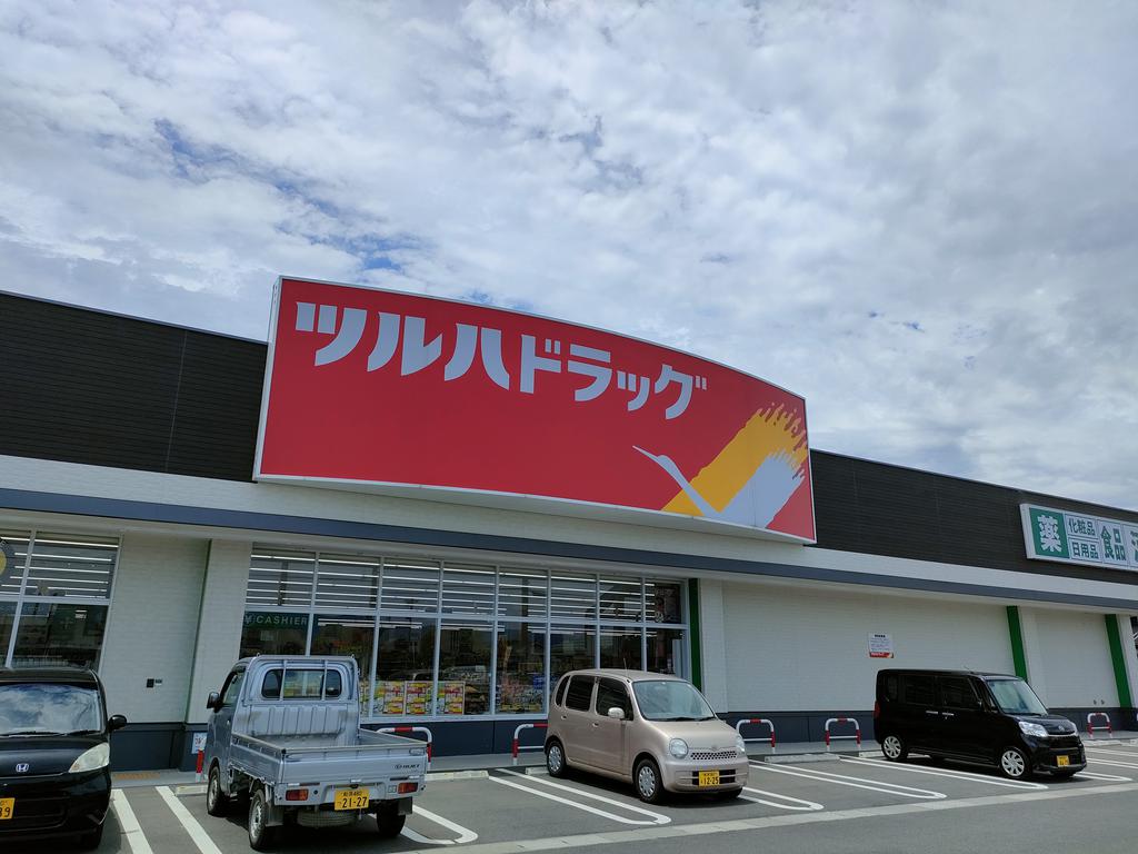 ドラックストア　ツルハドラッグ五泉駅前店（ドラッグストア）まで527m