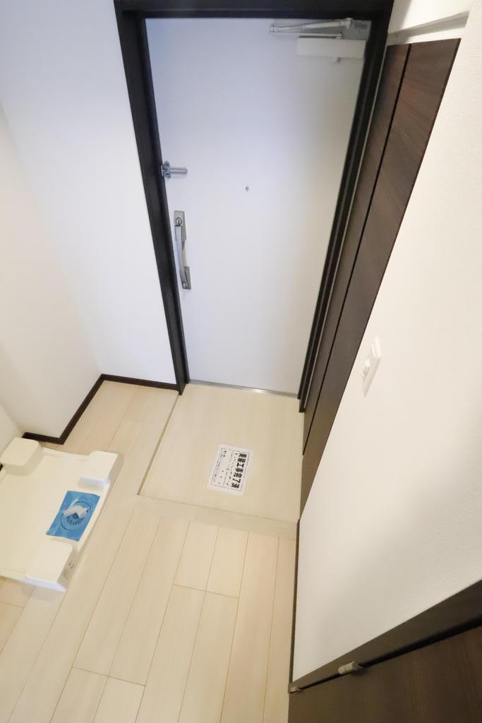 玄関　＊同物件、別部屋になります。
