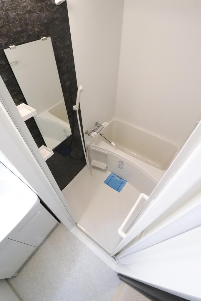バス・シャワールーム　＊同物件、別部屋になります。