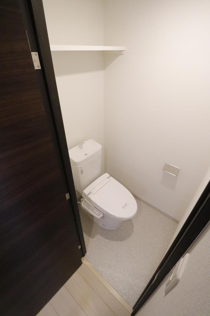 トイレ　＊同物件、別部屋になります。