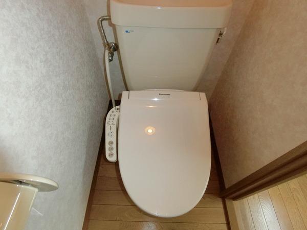 トイレ　温水洗浄機能付き便座