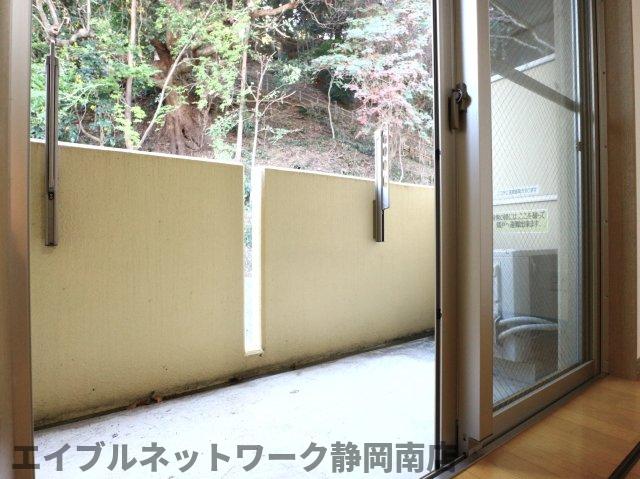 バルコニー　開放的で明るい空間を演出してくれるバルコニーです