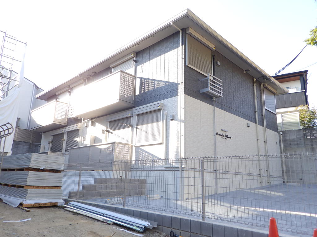 建物外観　2022年完成の築浅