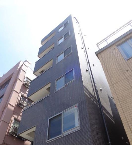 建物外観　★外壁タイル張り、重厚感のある外観★