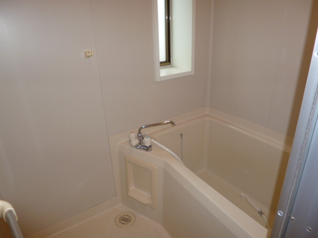 バス・シャワールーム　お風呂も綺麗で明るいですよ♪