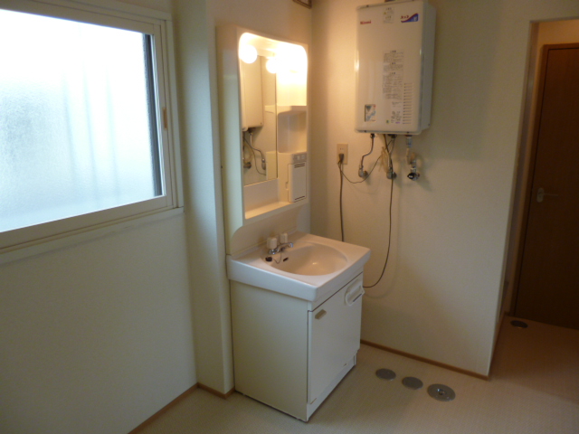 洗面設備　洗面設備が独立しているので、！忙しい朝は大助かりですね！