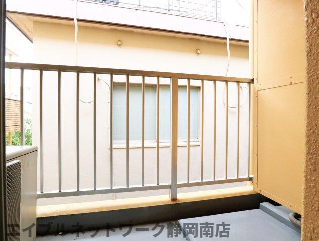 バルコニー　バルコニーからの眺めを楽しみながら食事をしませんか