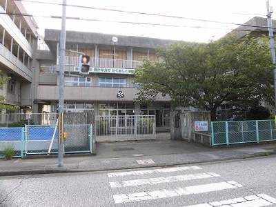 小学校　高知市立高須小学校（小学校）まで925m
