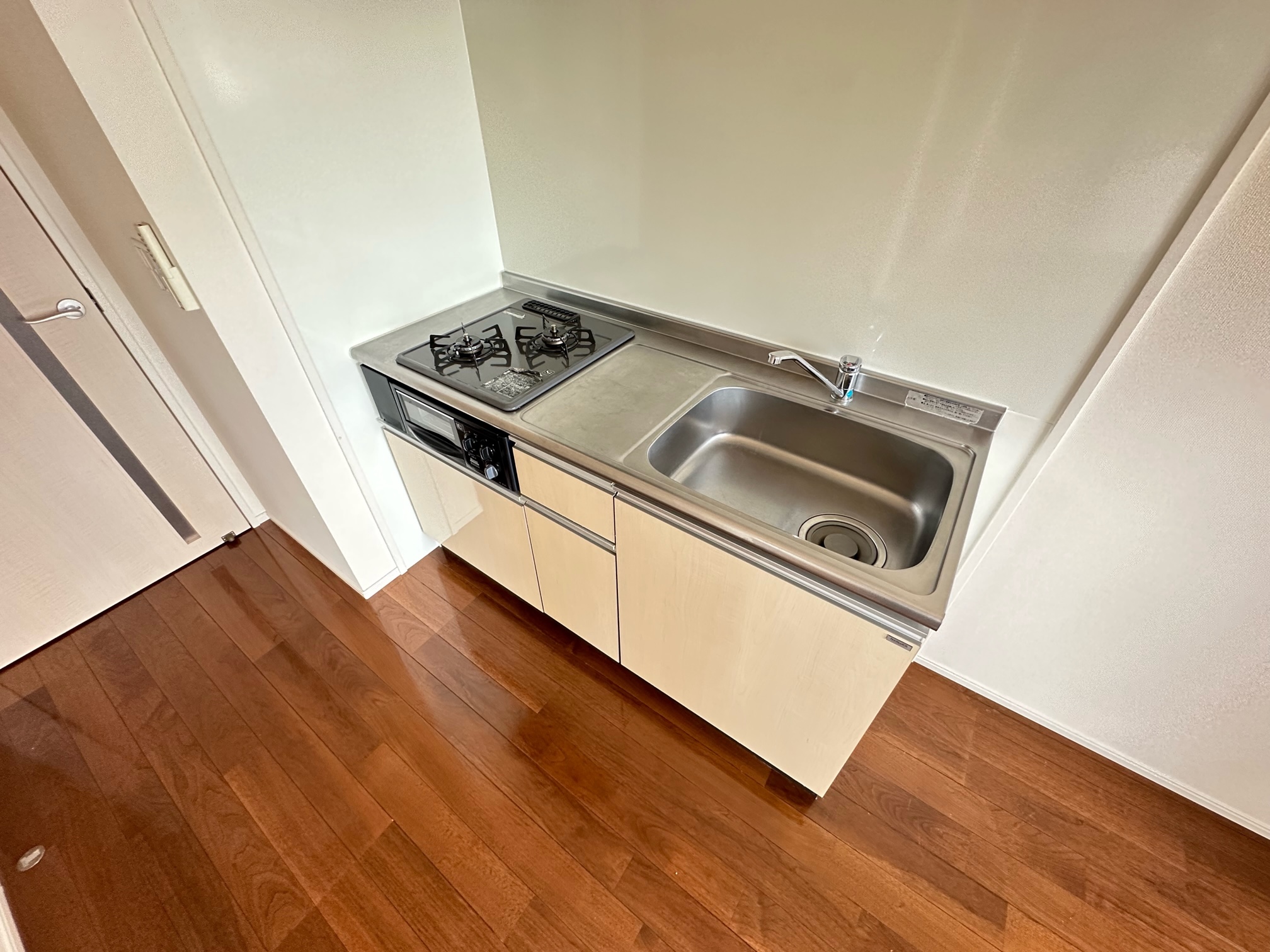 キッチン　反転タイプ写真