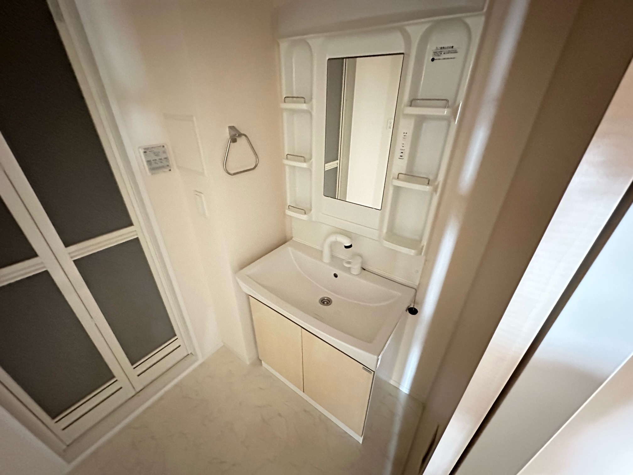 洗面設備　反転タイプ写真