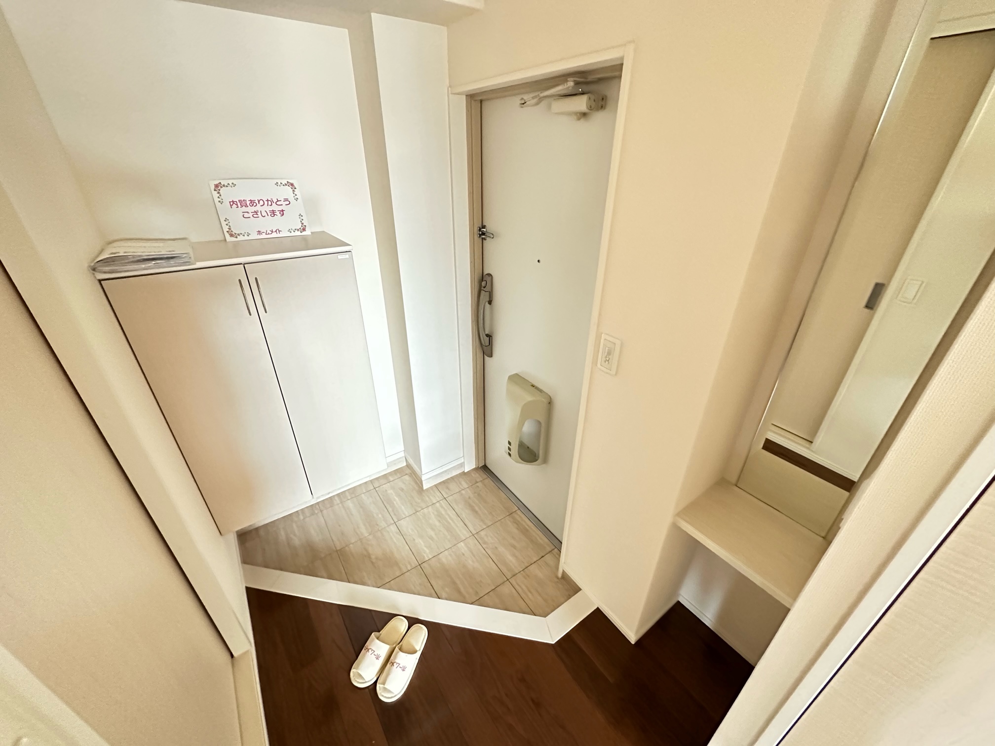 玄関　反転タイプ写真