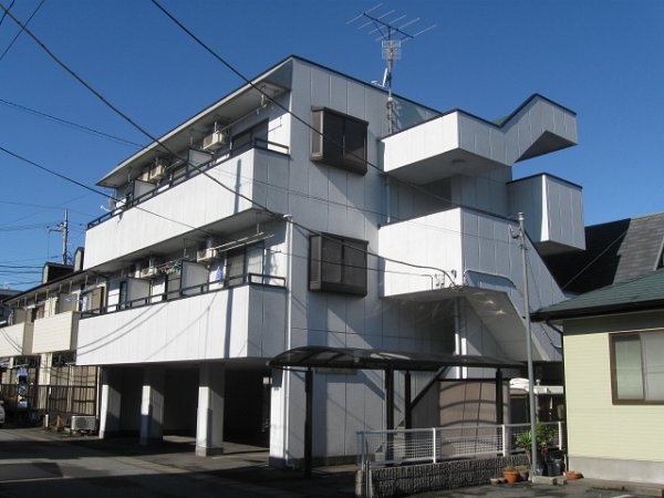 宇都宮市宿郷のマンションの建物外観