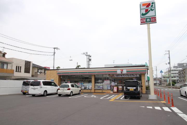 コンビニ　セブンイレブン南国篠原店（コンビニ）まで693m