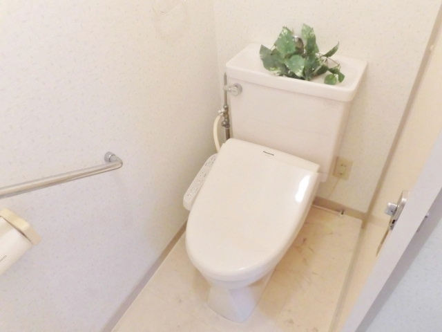【藤沢市円行のマンションのトイレ】