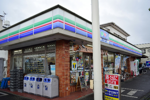 【平塚市徳延のマンションのコンビニ】