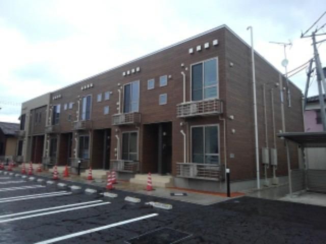 新発田市本町のアパートの建物外観