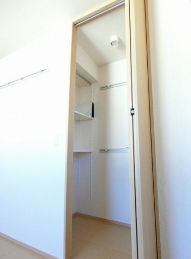 収納　大きなワンステップクローゼット。