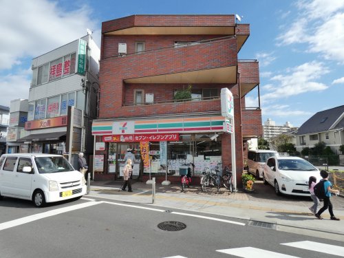コンビニ　セブンイレブン拝島駅南口店（コンビニ）まで373m