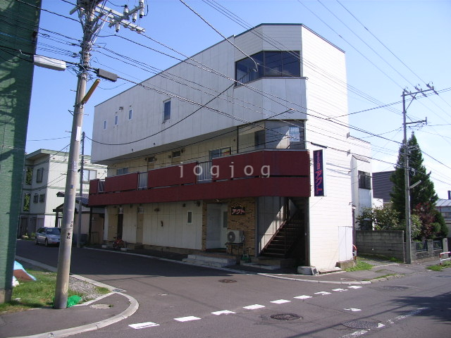 函館市美原のアパートの建物外観