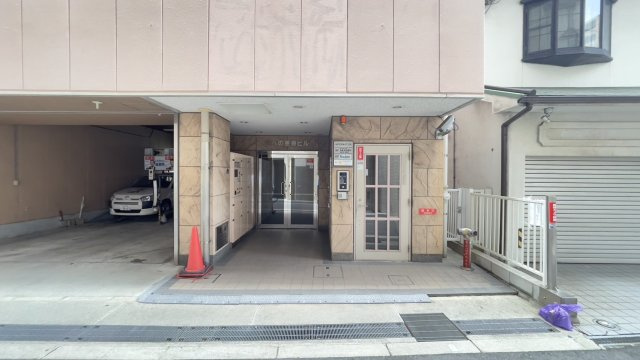 【大阪市阿倍野区阿倍野筋のマンションのエントランス】