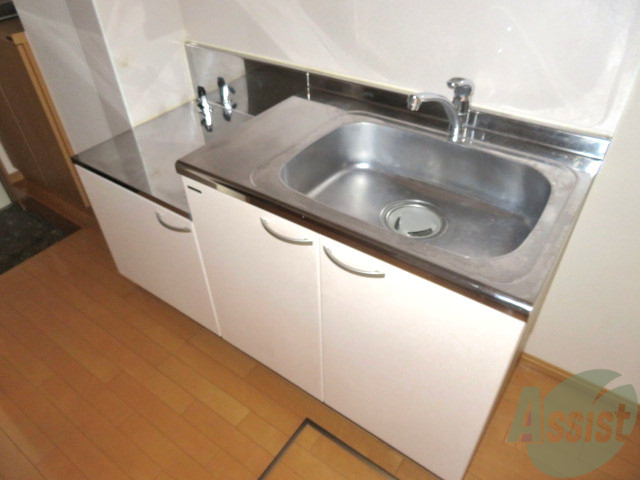 キッチン　こちらはキッチンです。一人暮らしには丁度いいサイズ。