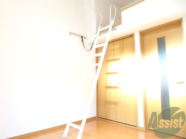 その他部屋・スペース　寝室はロフトの上で秘密基地みたいで毎日ワクワク