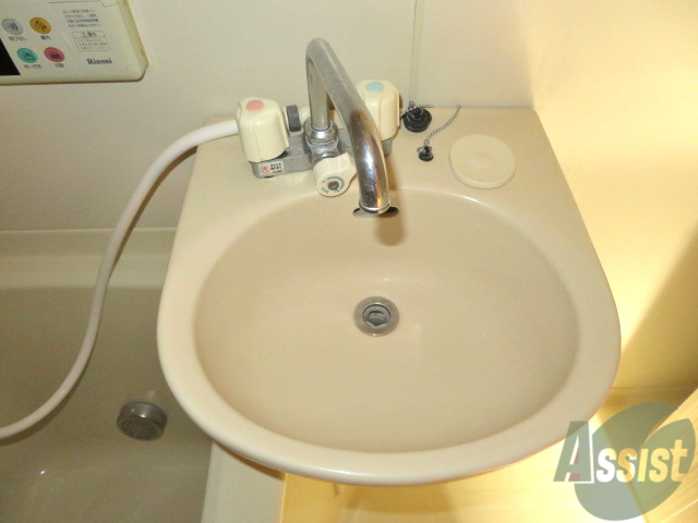 洗面設備　洗面台はこちら。朝の身支度はここでばっちり。