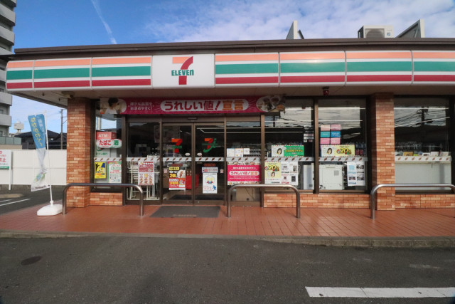 コンビニ　セブンイレブン那珂川道善２丁目．（コンビニ）まで550m
