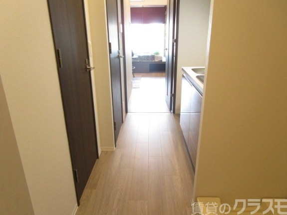 玄関　玄関を一歩入ると・・・こんな感じです。