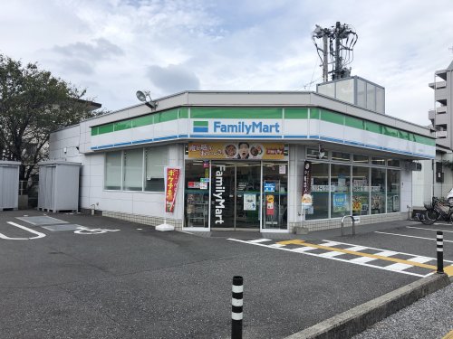 コンビニ　ファミリーマート高知旭町店（コンビニ）まで567m