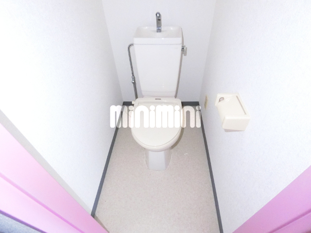 トイレ　暖房便座付きです。