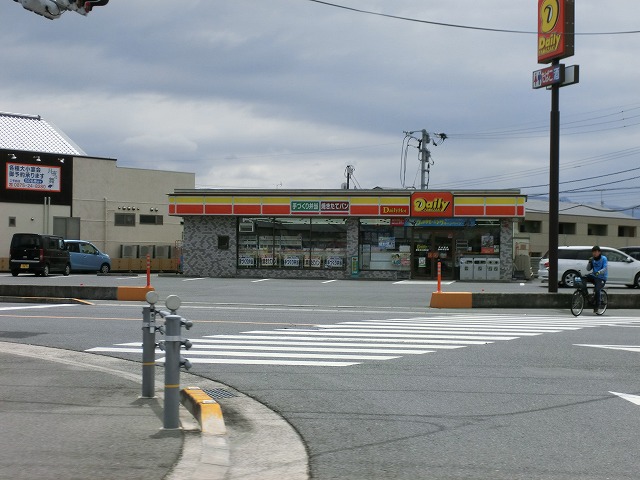 コンビニ　デイリーヤマザキ　観音寺村黒町店（コンビニ）まで384m