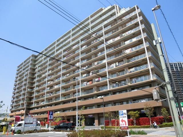 三郷市谷中のマンションの建物外観