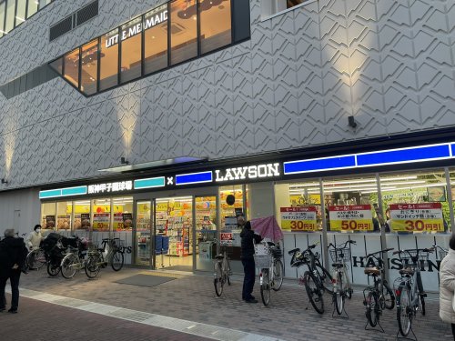 コンビニ　ローソン（阪神甲子園球場店）（コンビニ）まで398m