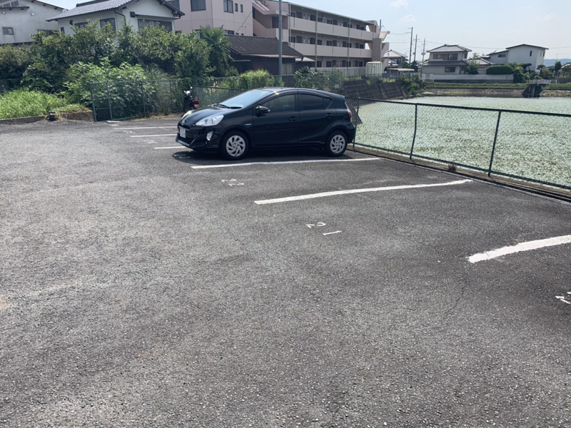 【カーサエスクレアCの駐車場】