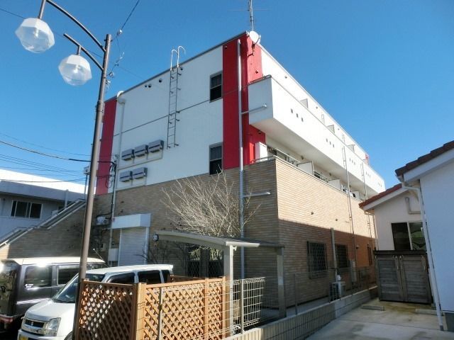 千葉市花見川区千種町のアパートの建物外観