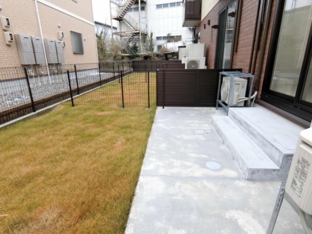 【高岡市出来田のアパートのバルコニー】