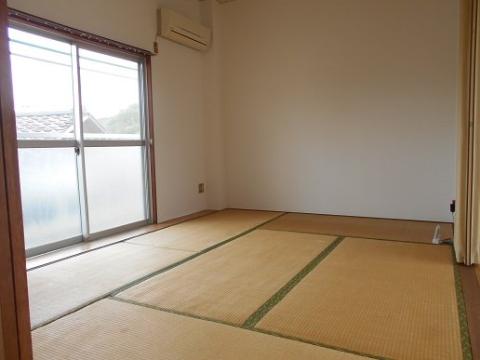 居室・リビング　室内