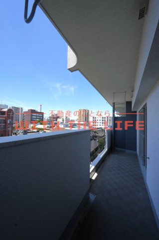 バルコニー　暖かな日差しのふりそそぐバルコニー