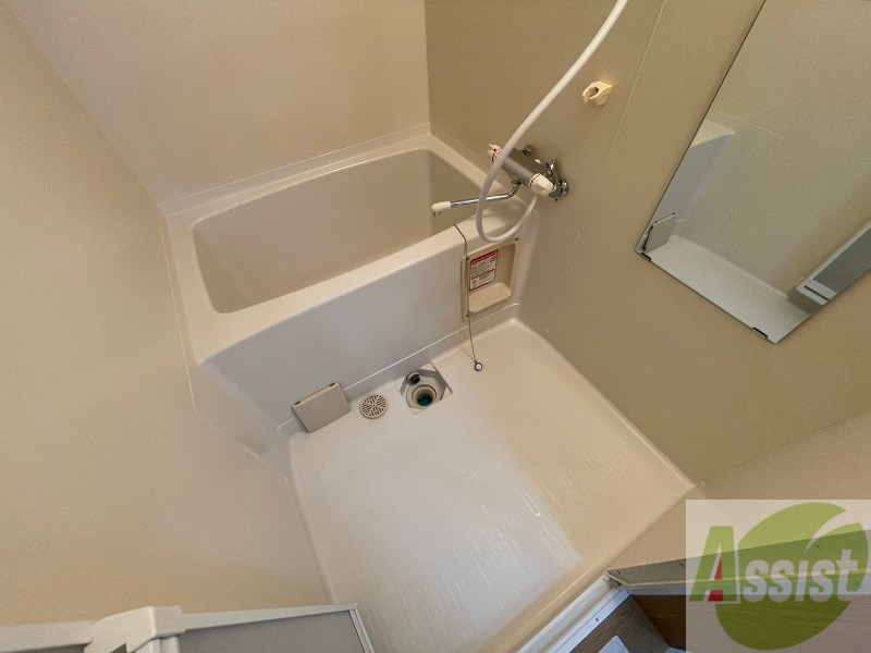 バス・シャワールーム　ユニットバスです。疲れを癒すのに欠かせませんね！