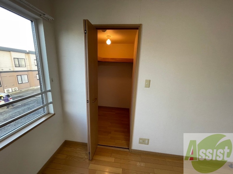 収納　寝室の収納です。部屋がすっきり片付きます。