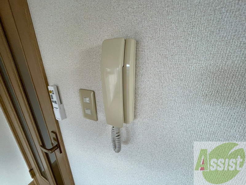 バルコニー　インターホンは通話ができるので急な訪問があっても安心です。