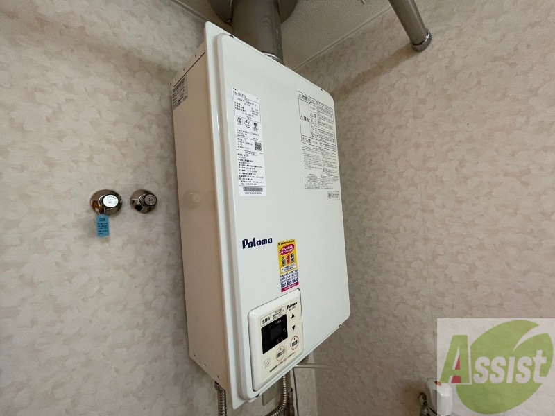 その他設備　給湯器は簡単操作で温度調整ができますよ。