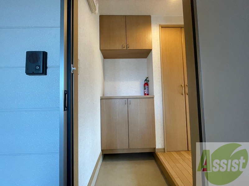 玄関　玄関の様子です。明るい印象ですね。気分もあがりそう。