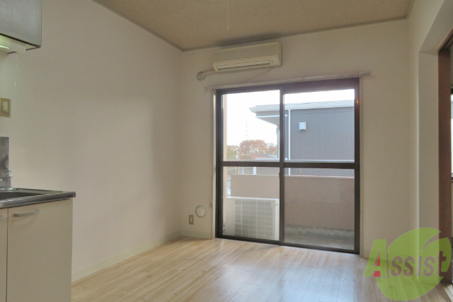 居室・リビング　ピカピカのお部屋で、住みやすそうです