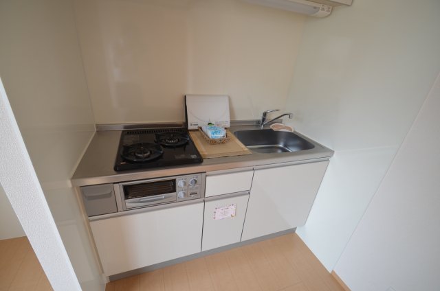 キッチン　コンパクトなキッチンにコンロ付